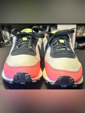 Nike Daybreak in the 'Summit White Sunset Pulse' size 8W 6.5Y